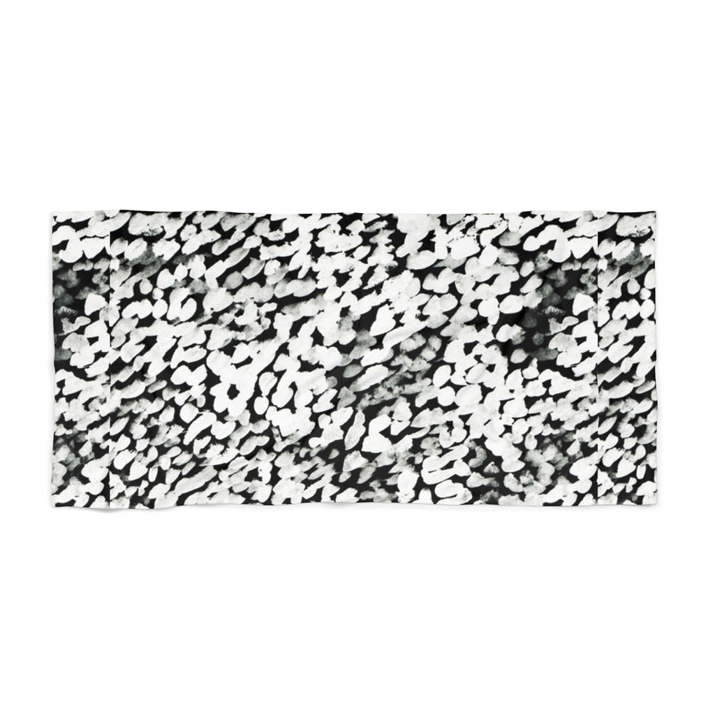 Black & White Abstract Spot Pattern Beach Towel — Modern Monochrome Seashore Towel